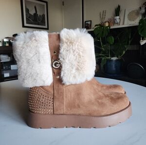 GBG Los Angeles faux fur suede boots size 9